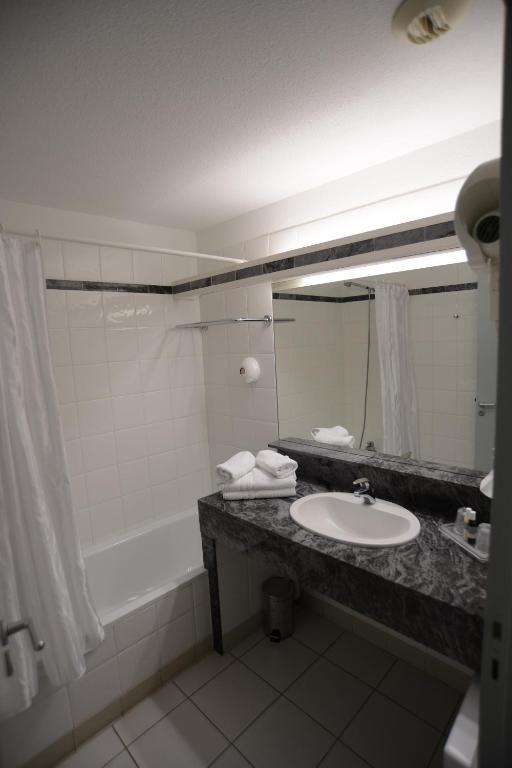 Hotel L'Arapede Collioure Room photo